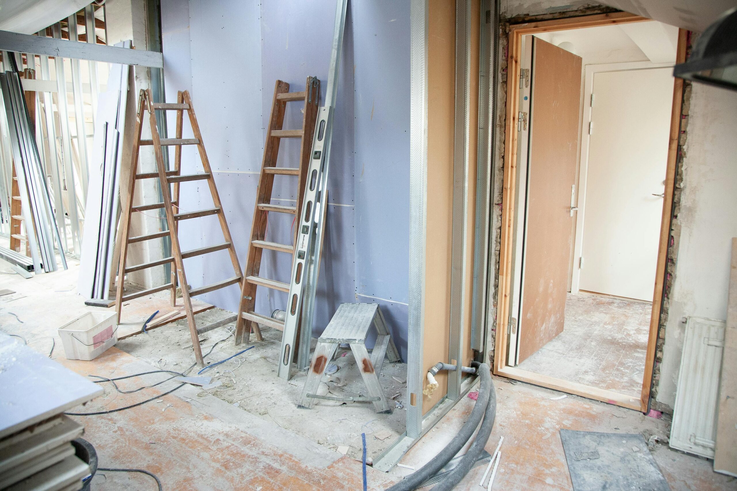 Skilled painting contractor working carefully in Holly Hill, FL home